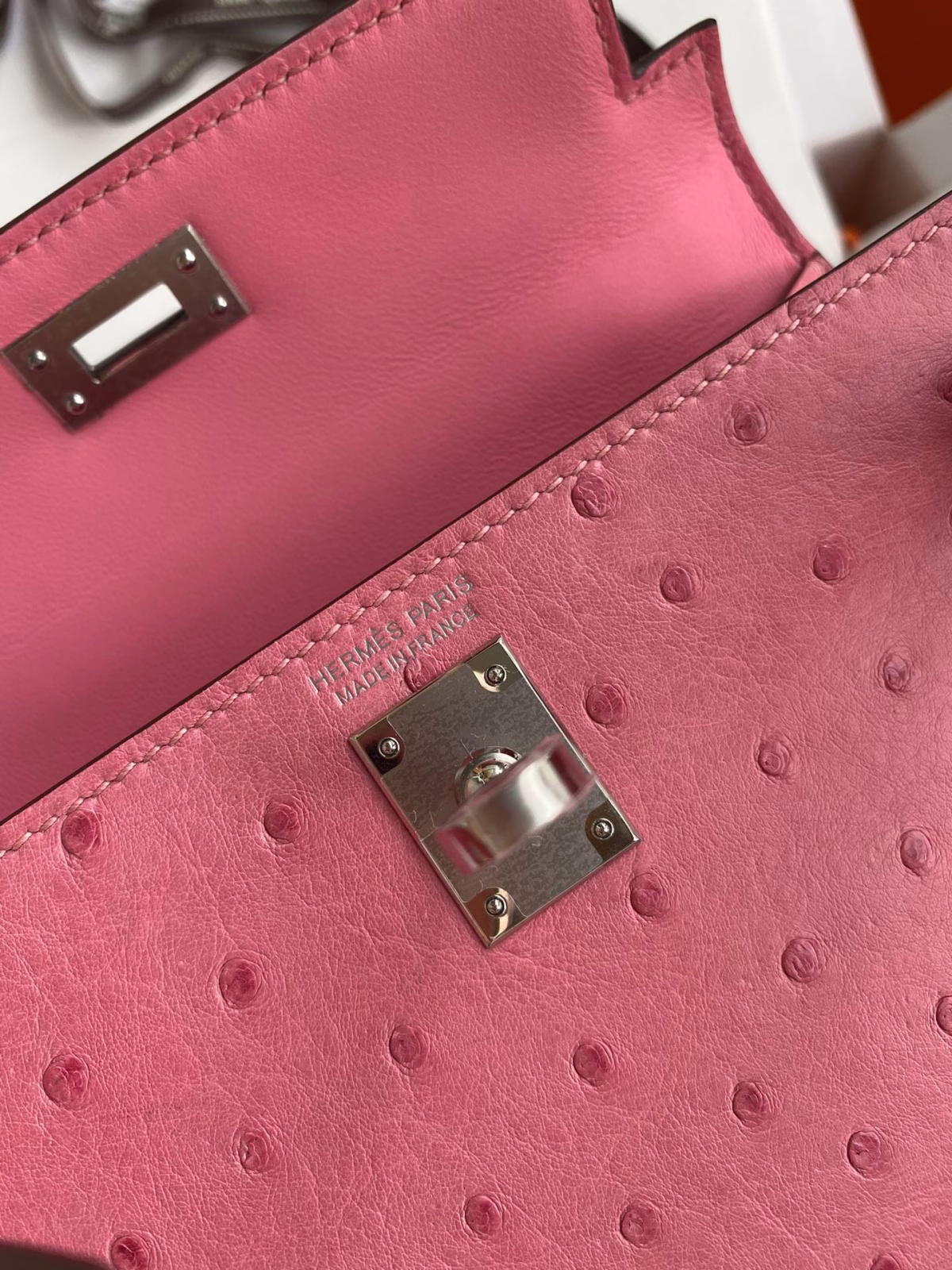 Hermes Kelly Mini II Sellier Handmade Bag In Bubblegum Ostrich Leather - Image 2