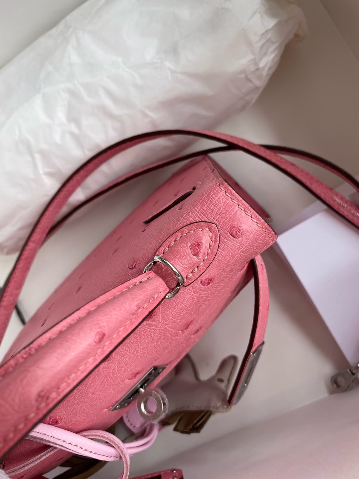 Hermes Kelly Mini II Sellier Handmade Bag In Bubblegum Ostrich Leather - Image 5