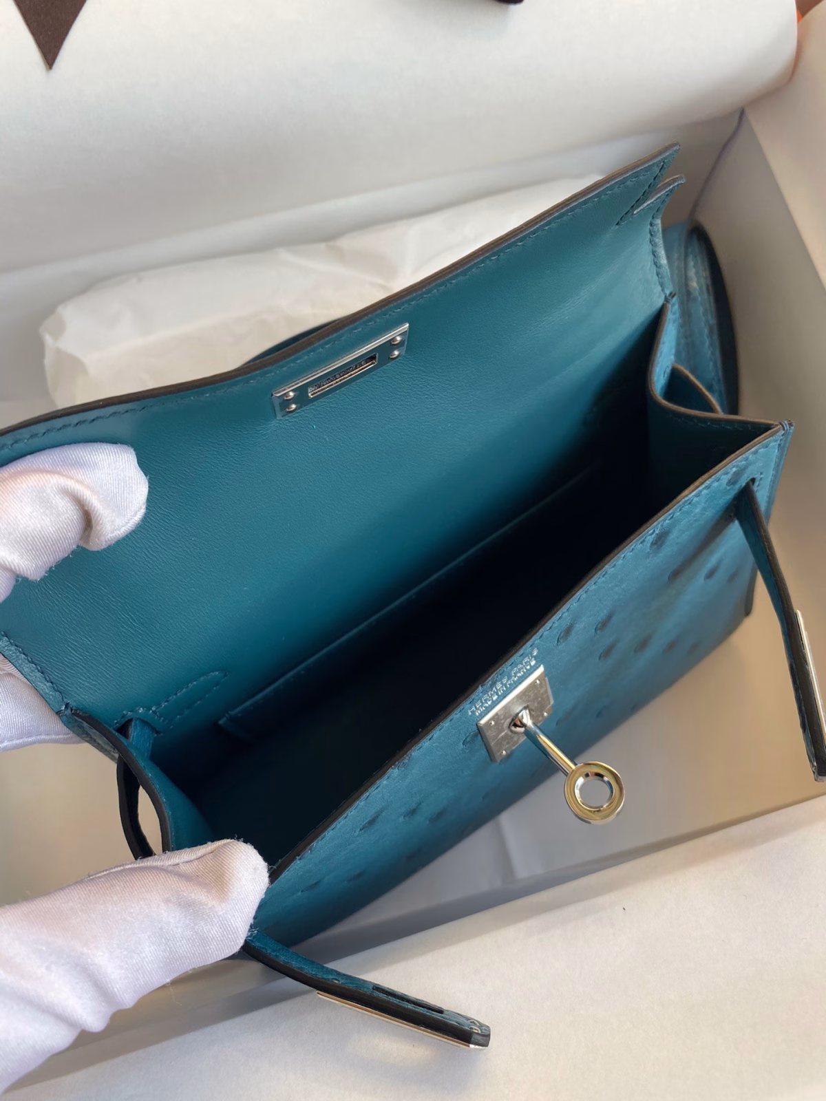 Hermes Kelly Mini II Sellier Handmade Bag In Colvert Ostrich Leather - Image 5