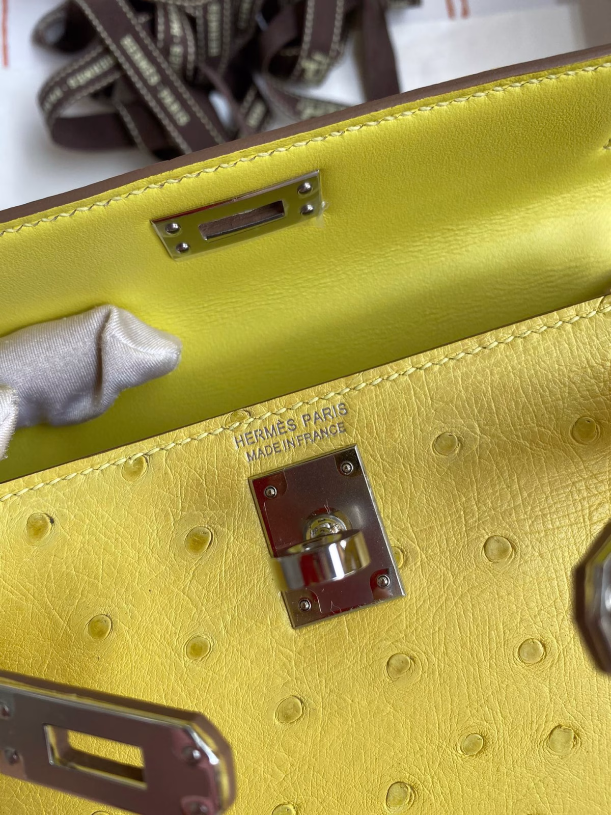 Hermes Kelly Mini II Sellier Handmade Bag In Lime Ostrich Leather - Image 4