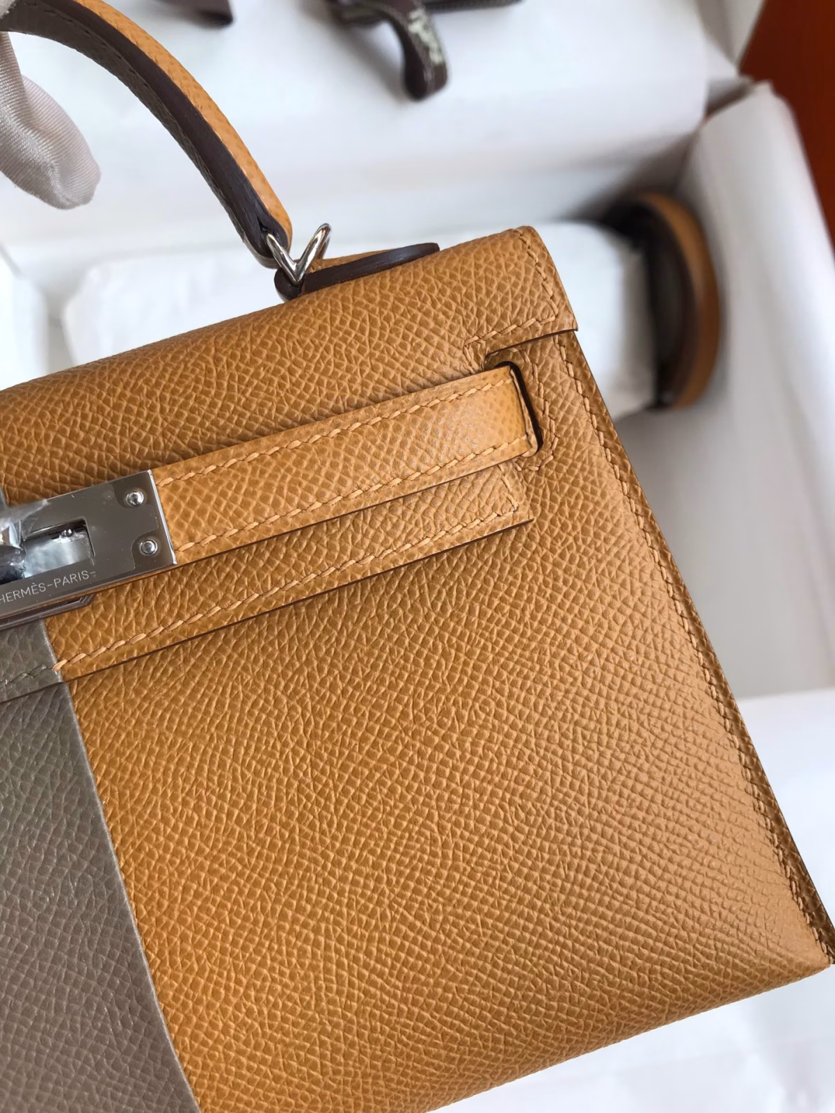 Hermes Kelly Mini II Sellier Tri-color Bag In Taupe/Sesame/Blue Nuit Epsom Calfskin - Image 8