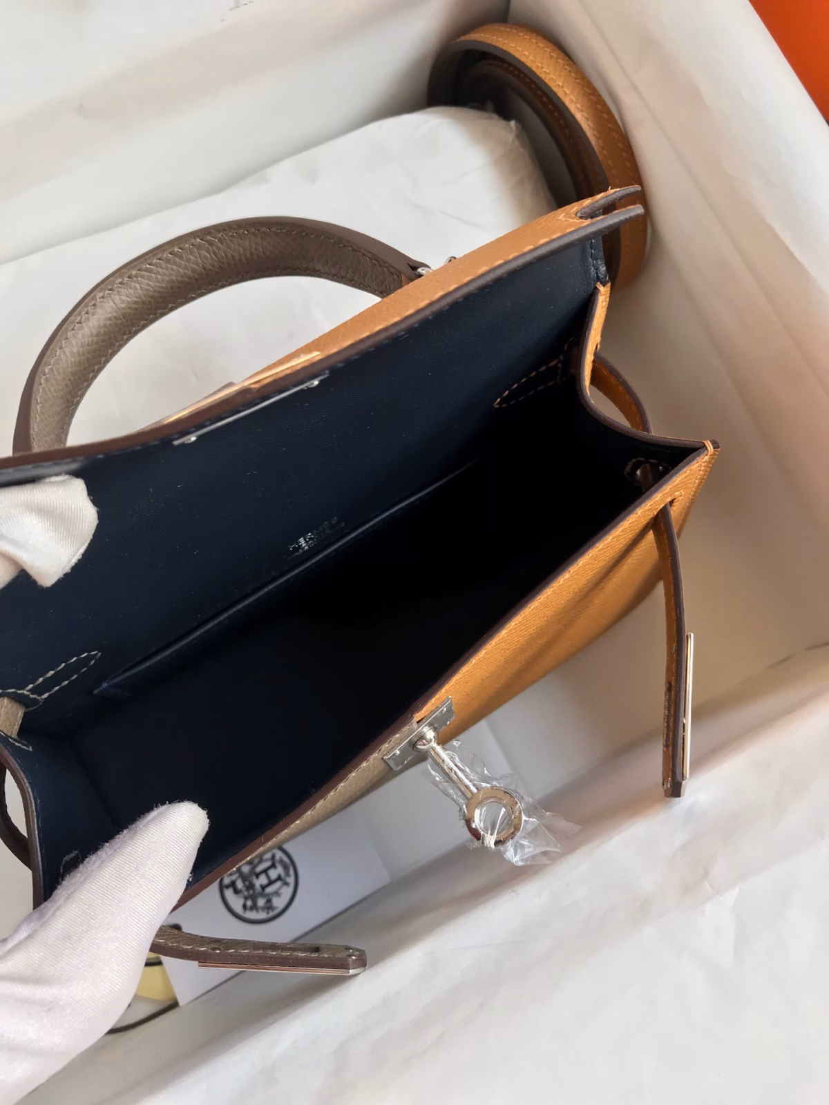 Hermes Kelly Mini II Sellier Tri-color Bag In Taupe/Sesame/Blue Nuit Epsom Calfskin - Image 4