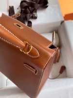 Hermes Kelly Sellier 25 Handmade Bag In Gold Barenia Calfskin - Image 3