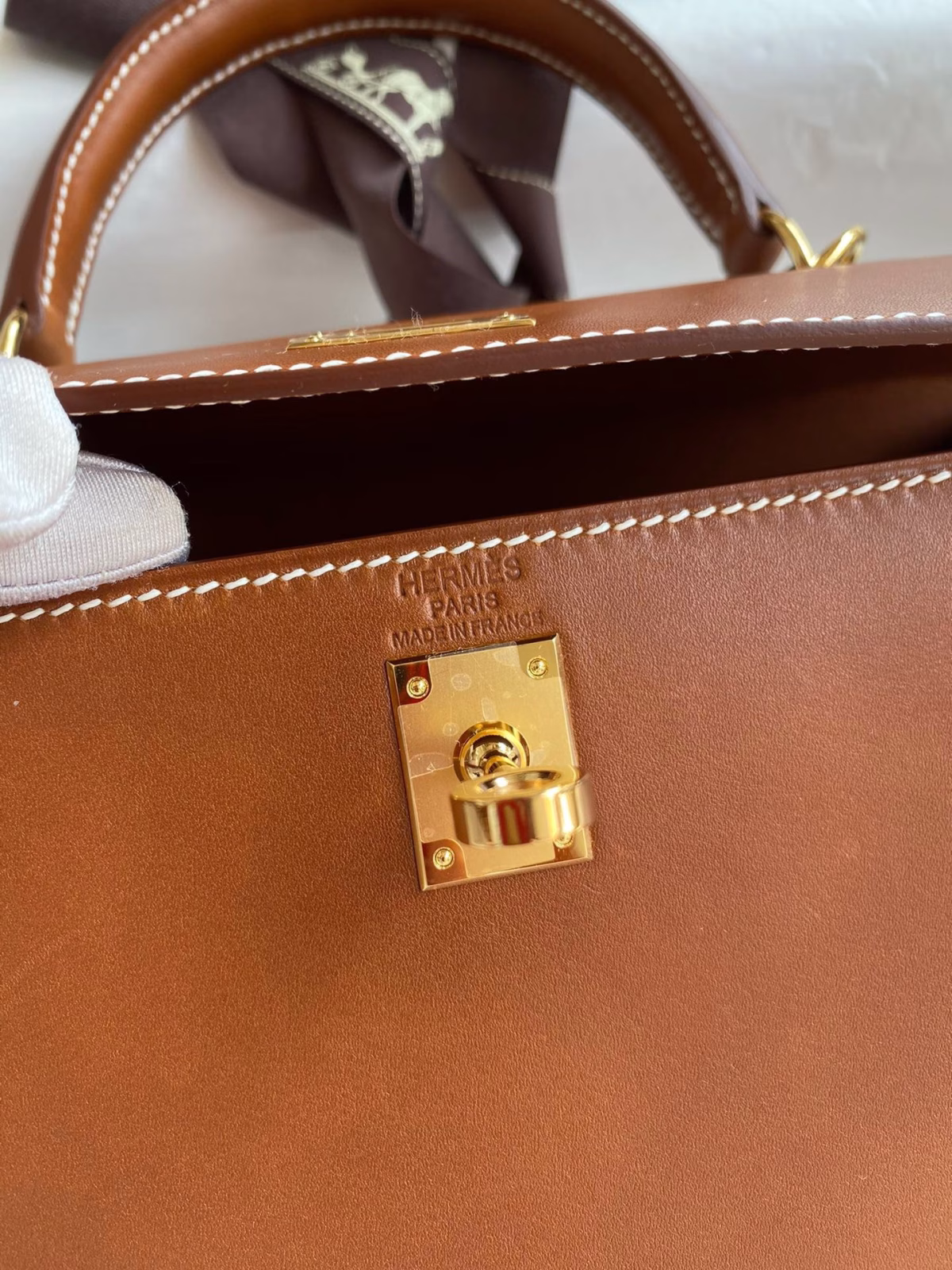Hermes Kelly Sellier 25 Handmade Bag In Gold Barenia Calfskin - Image 9