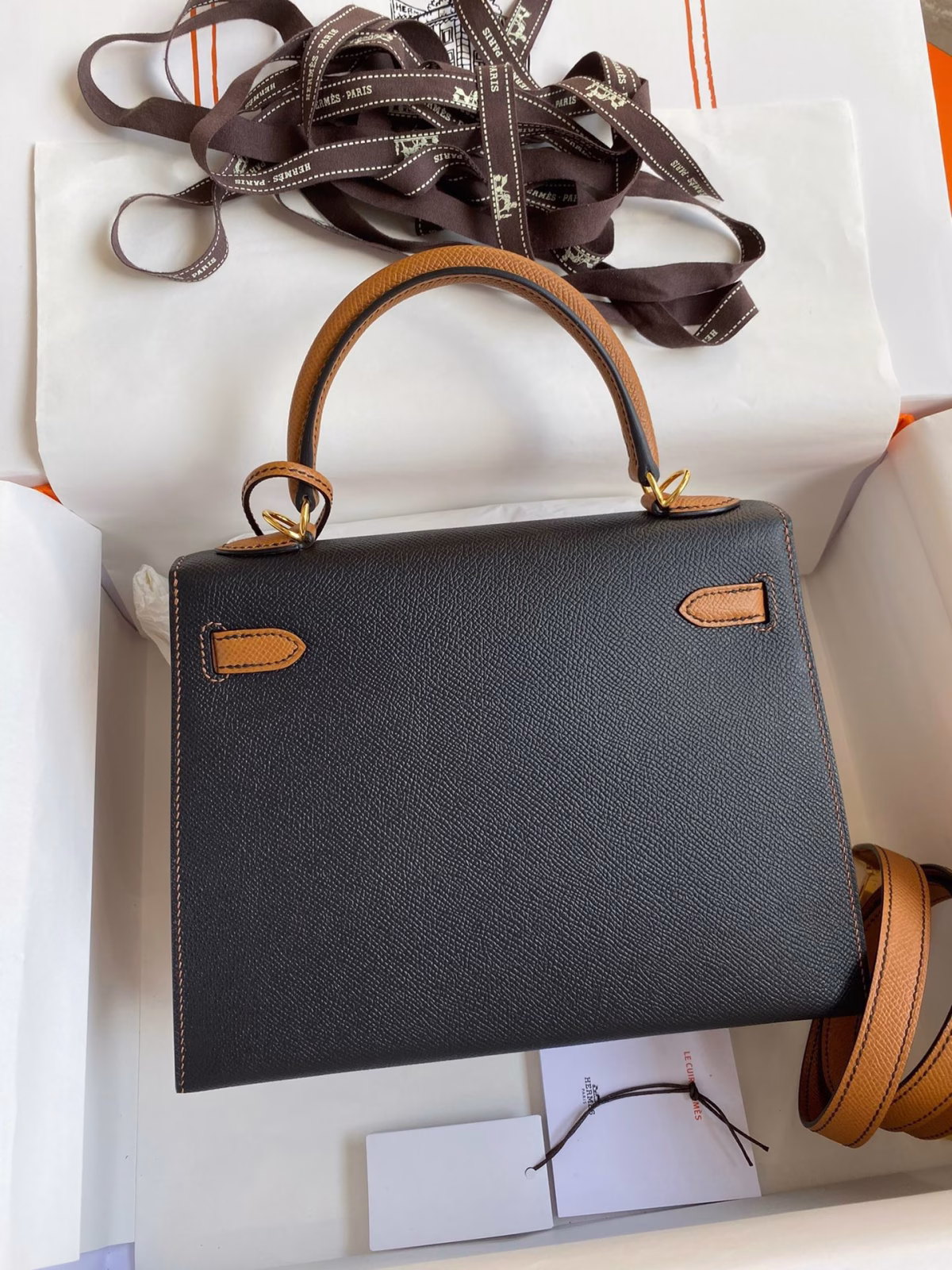 Hermes Kelly Sellier 25 Bicolor Bag in Black and Gold Epsom Calfskin - Image 8