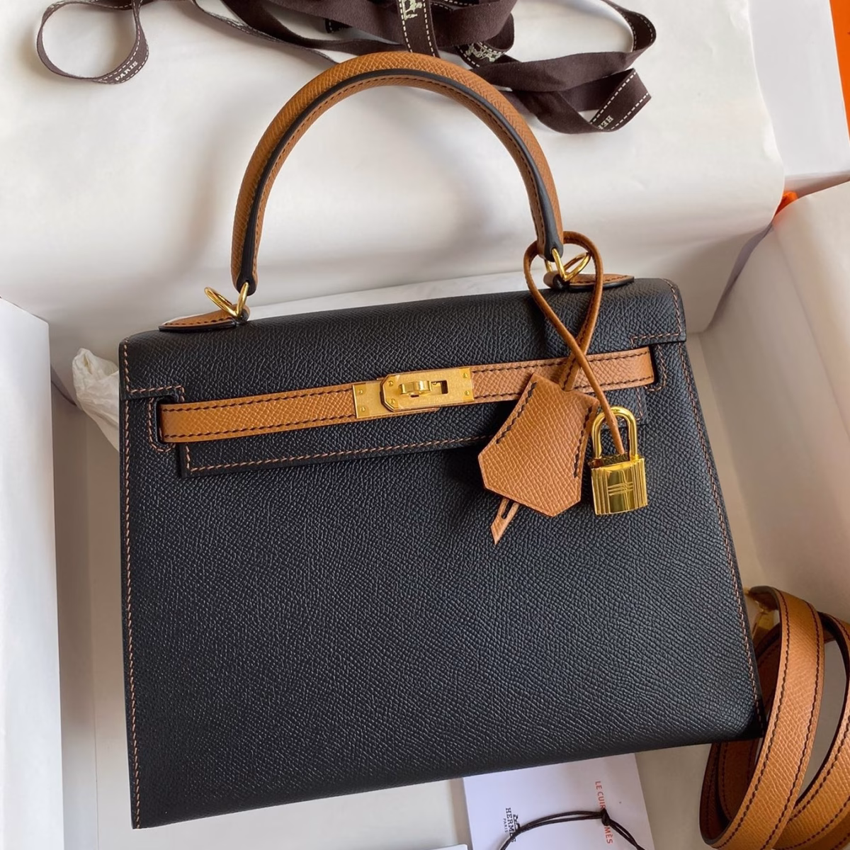Hermes Kelly Sellier 25 Bicolor Bag in Black and Gold Epsom Calfskin - Image 1