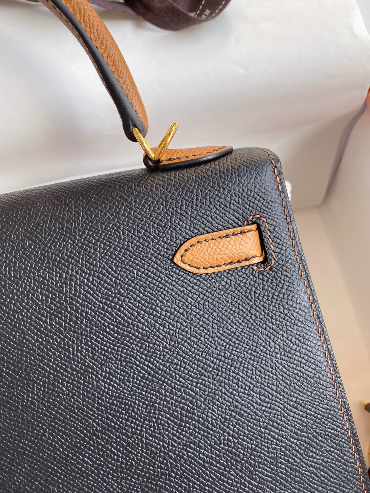 Hermes Kelly Sellier 25 Bicolor Bag in Black and Gold Epsom Calfskin - Image 7
