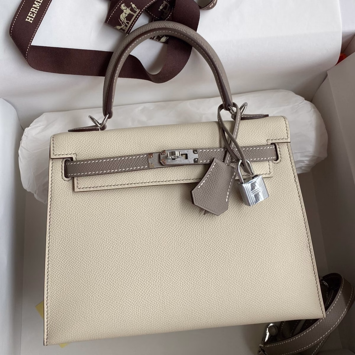 Hermes Kelly Sellier 25 Bicolor Bag in Craie and Gris Asphalt Epsom Calfskin - Image 1