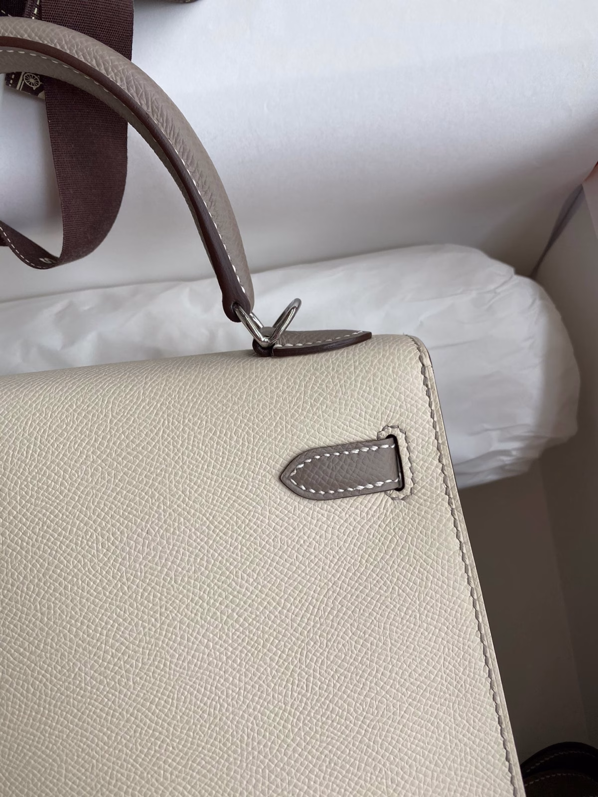 Hermes Kelly Sellier 25 Bicolor Bag in Craie and Gris Asphalt Epsom Calfskin - Image 6