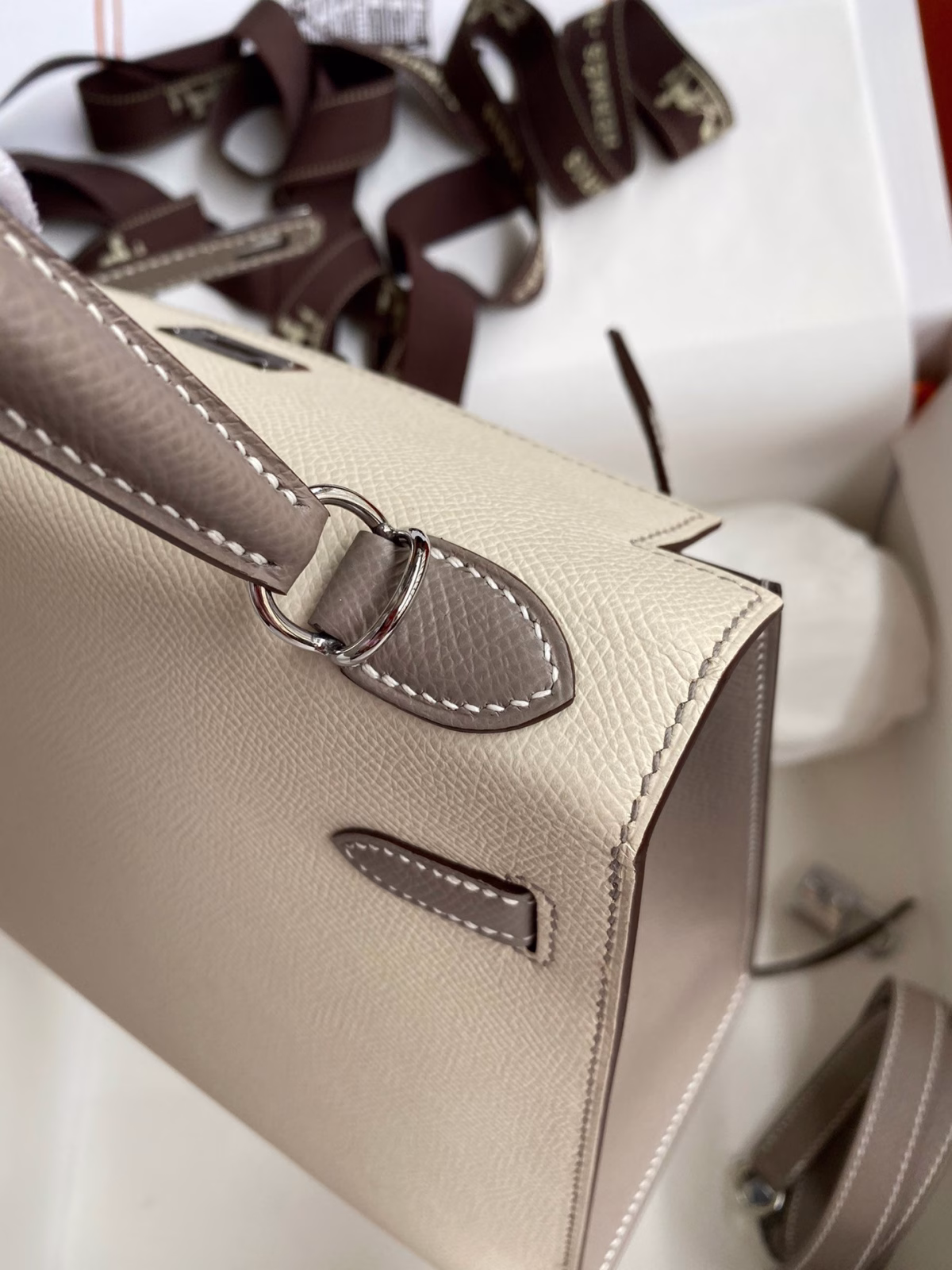 Hermes Kelly Sellier 25 Bicolor Bag in Craie and Gris Asphalt Epsom Calfskin - Image 8