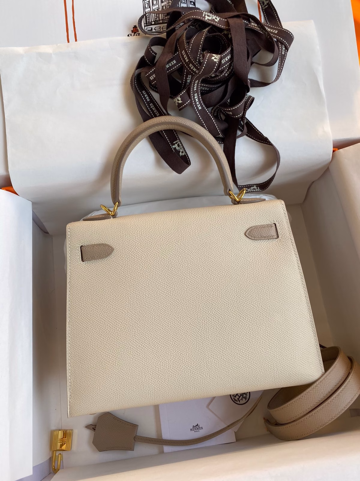 Hermes Kelly Sellier 25 Bicolor Bag in Craie and Trench Epsom Calfskin - Image 4