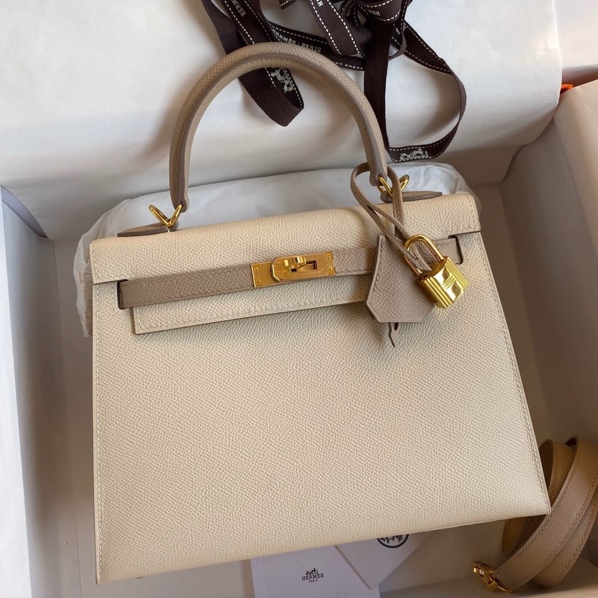 Hermes Kelly Sellier 25 Bicolor Bag in Craie and Trench Epsom Calfskin - Image 1
