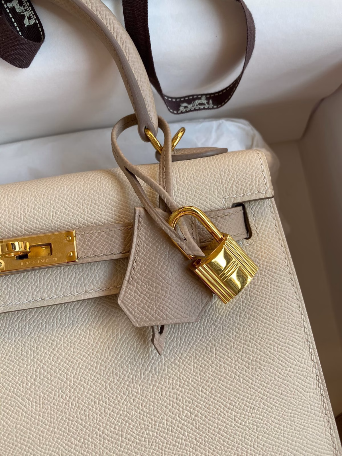 Hermes Kelly Sellier 25 Bicolor Bag in Craie and Trench Epsom Calfskin - Image 7