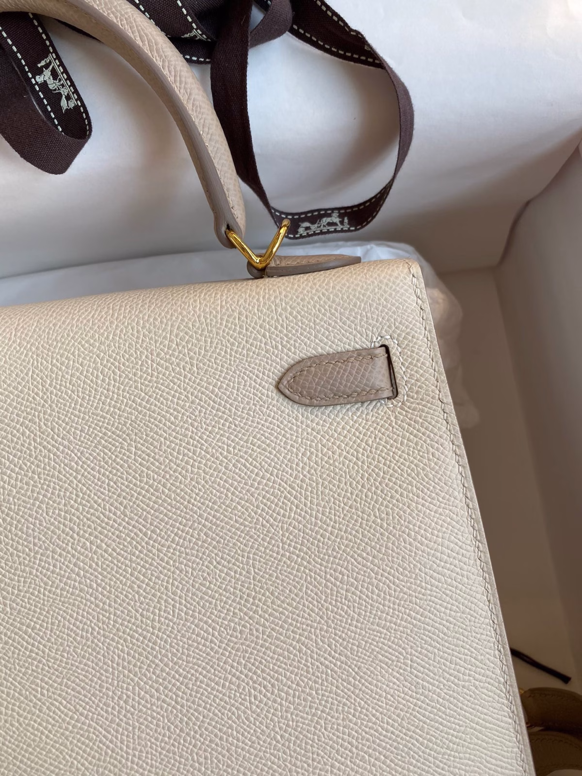 Hermes Kelly Sellier 25 Bicolor Bag in Craie and Trench Epsom Calfskin - Image 9