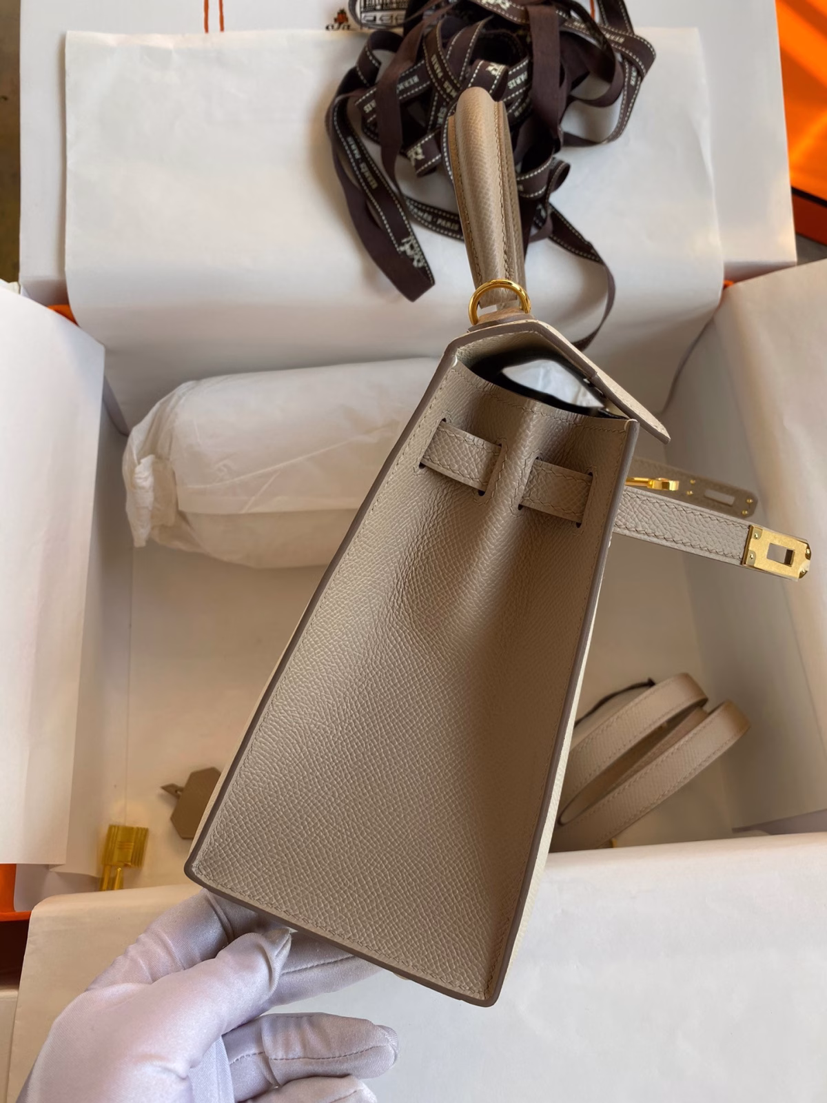 Hermes Kelly Sellier 25 Bicolor Bag in Craie and Trench Epsom Calfskin - Image 2
