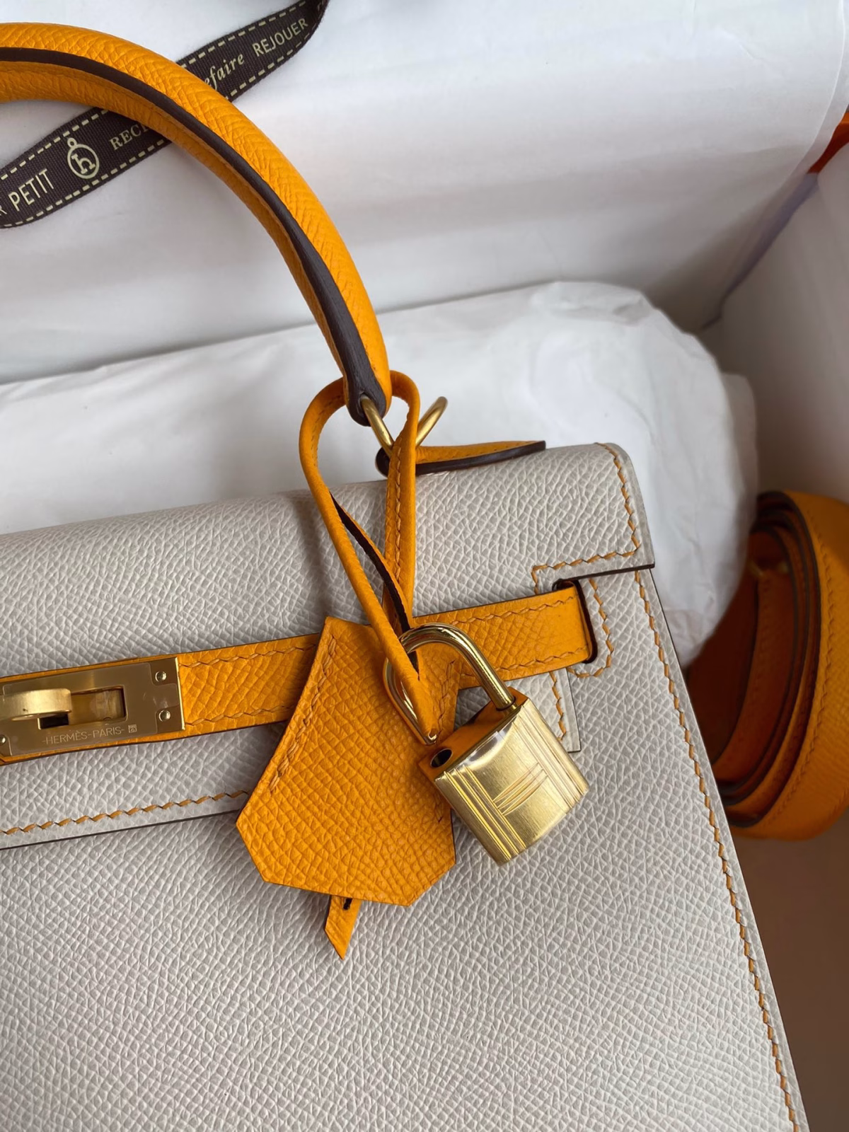 Hermes Kelly Sellier 25 Bicolor Bag in Craie and Yellow Epsom Calfskin - Image 6