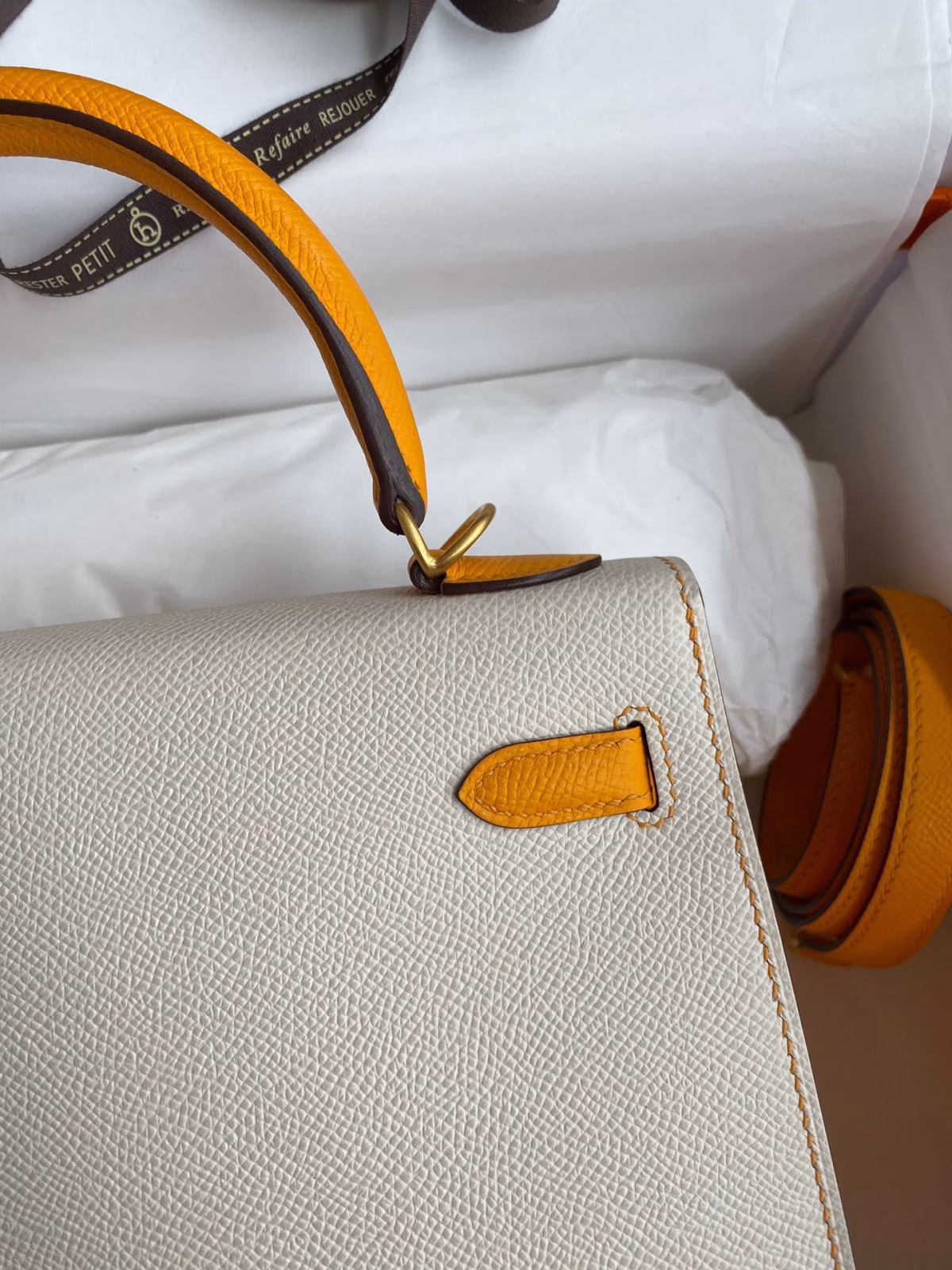 Hermes Kelly Sellier 25 Bicolor Bag in Craie and Yellow Epsom Calfskin - Image 8
