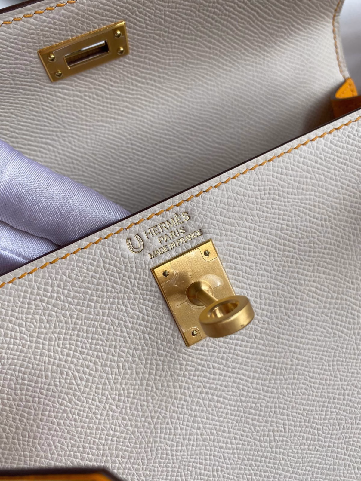 Hermes Kelly Sellier 25 Bicolor Bag in Craie and Yellow Epsom Calfskin - Image 3