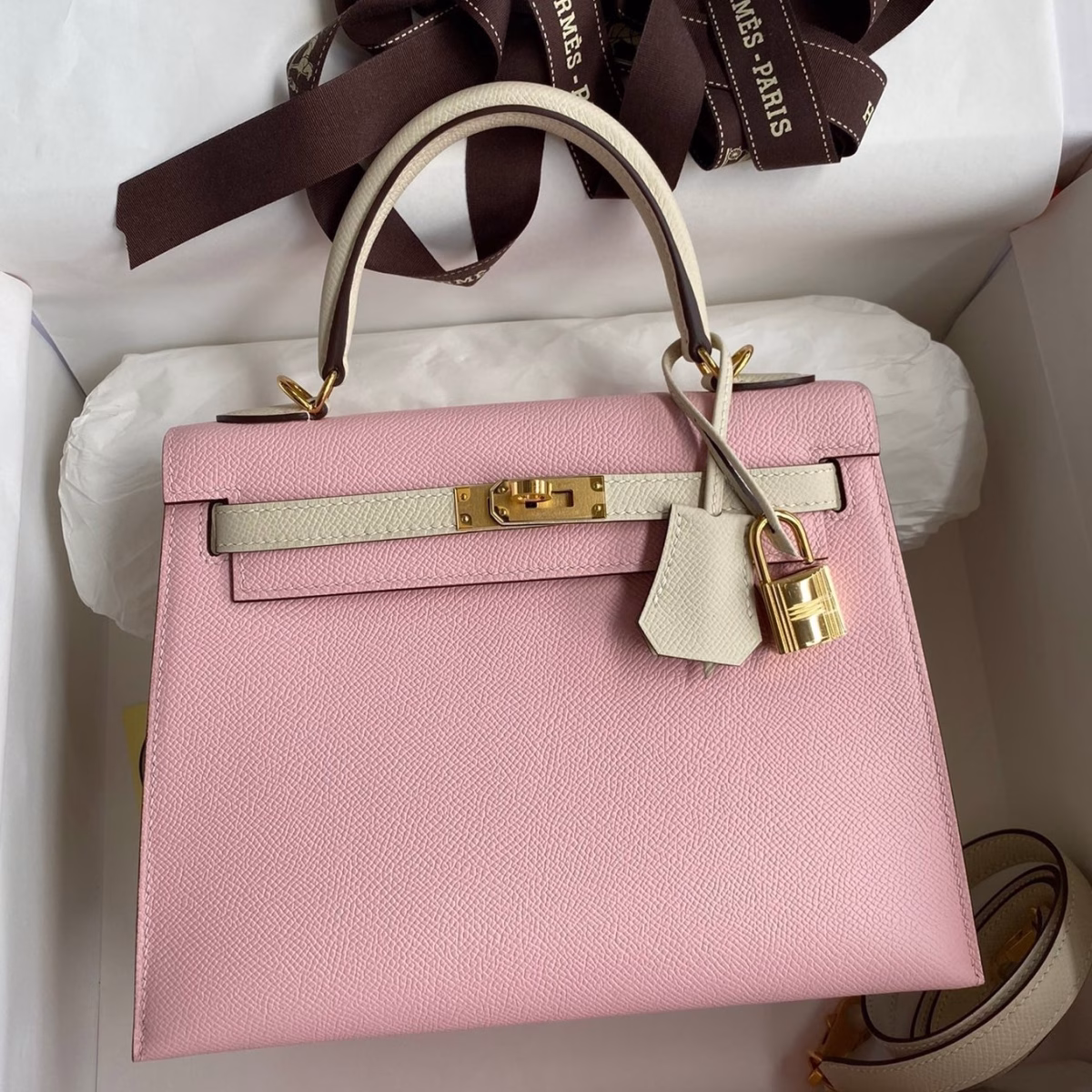 Hermes Kelly Sellier 25 Bicolor Bag in Rose Sakura and Craie Epsom Calfskin - Image 1