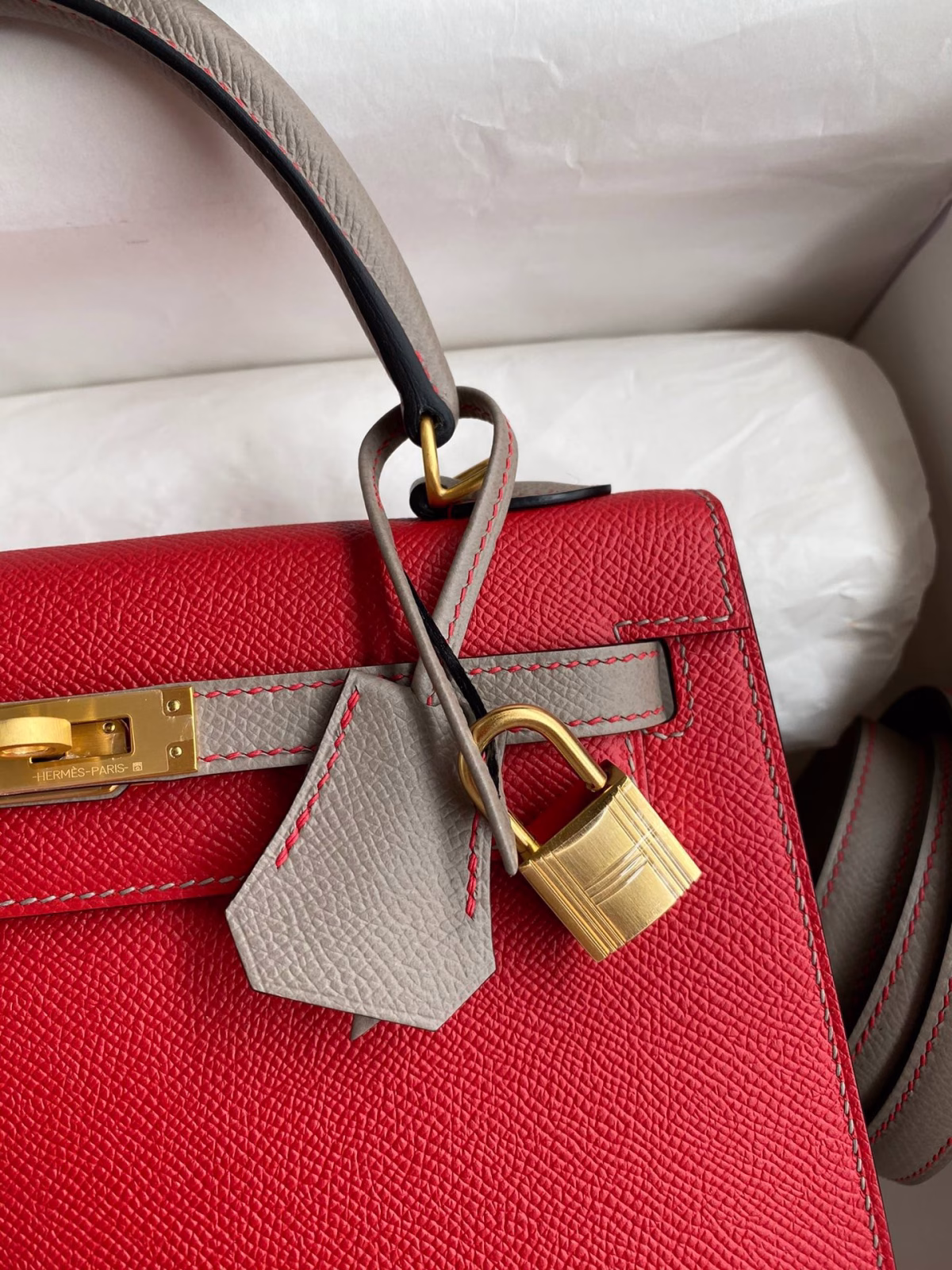 Hermes Kelly Sellier 25 Bicolor Bag in Red and Etain Epsom Calfskin - Image 9