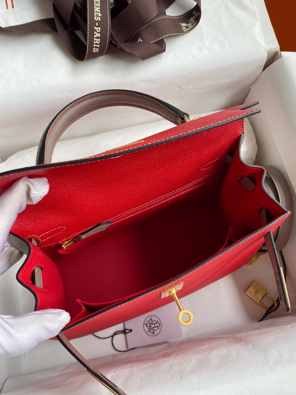 Hermes Kelly Sellier 25 Bicolor Bag in Red and Etain Epsom Calfskin - Image 2