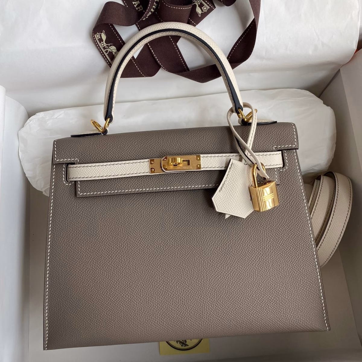 Hermes Kelly Sellier 25 Bicolor Bag in Taupe and Craie Epsom Calfskin - Image 1