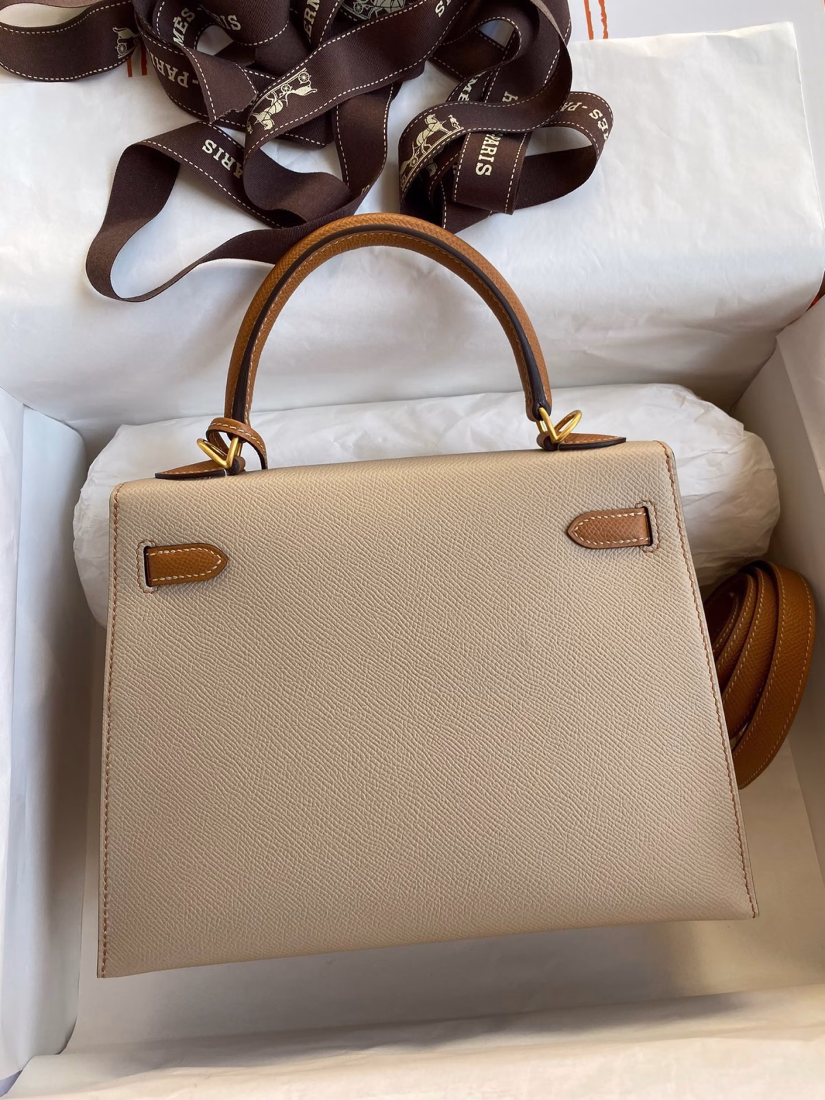 Hermes Kelly Sellier 25 Bicolor Bag in Trench and Gold Epsom Calfskin - Image 5