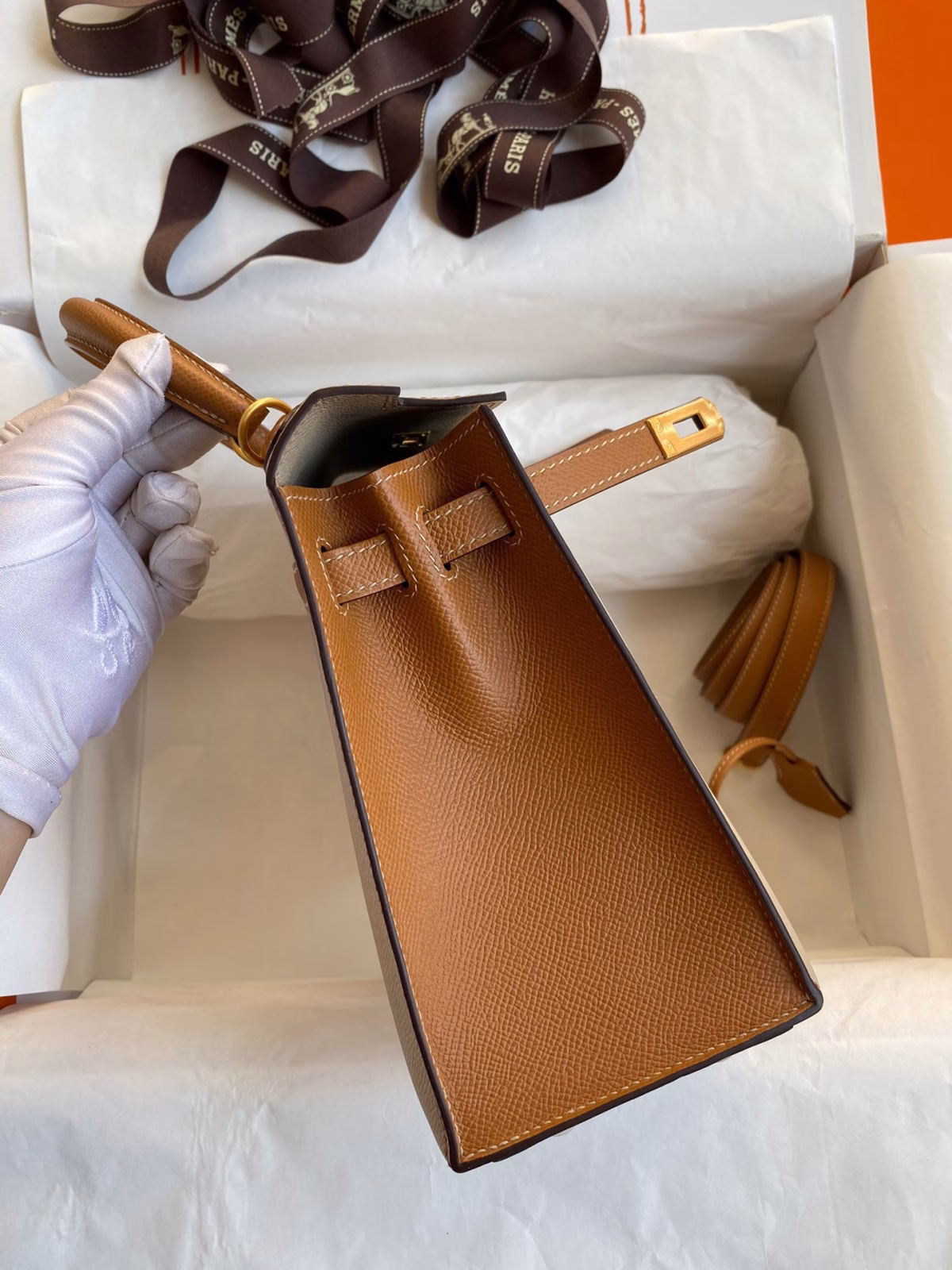 Hermes Kelly Sellier 25 Bicolor Bag in Trench and Gold Epsom Calfskin - Image 9