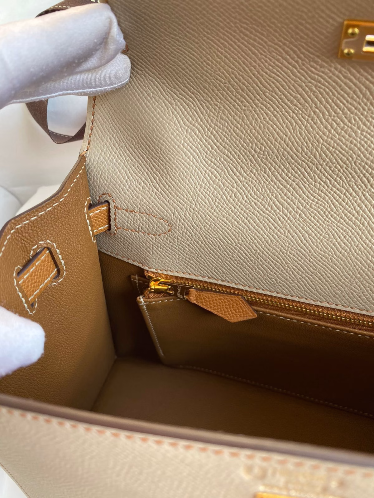 Hermes Kelly Sellier 25 Bicolor Bag in Trench and Gold Epsom Calfskin - Image 7