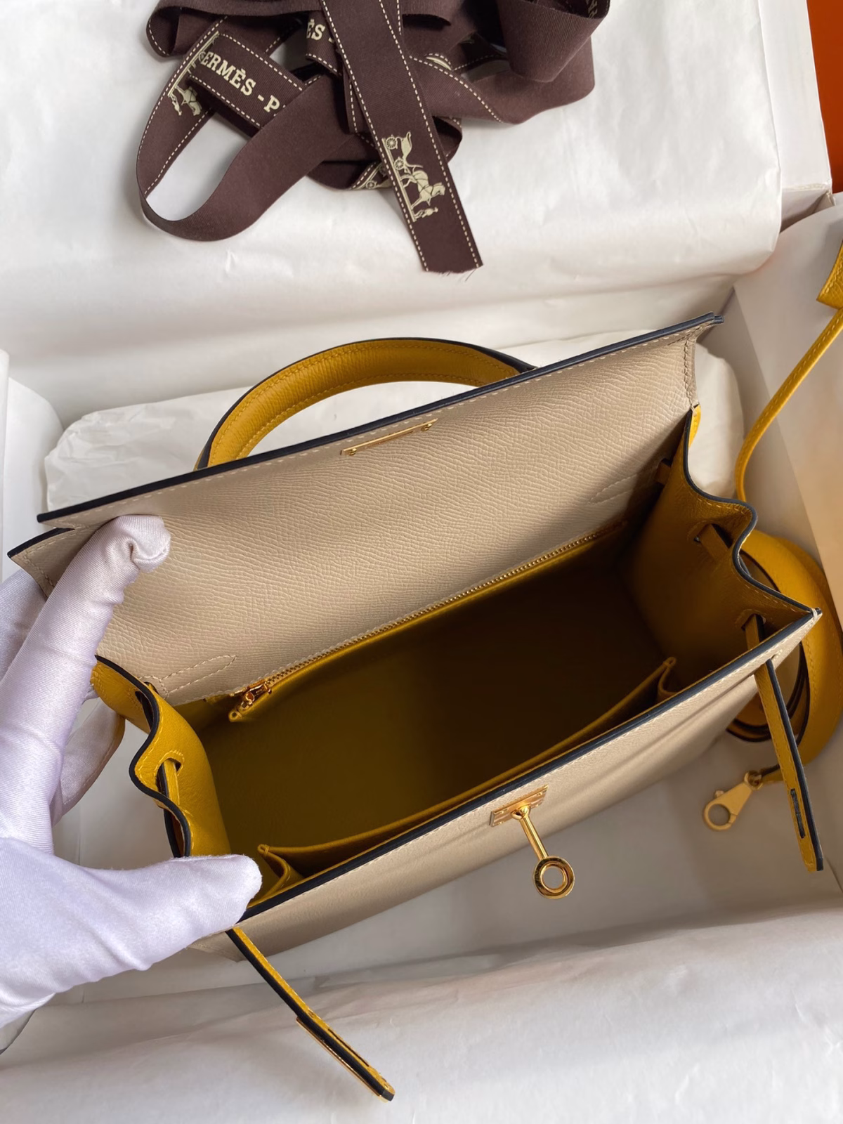 Hermes Kelly Sellier 25 Bicolor Bag in Trench and Yellow Epsom Calfskin - Image 3