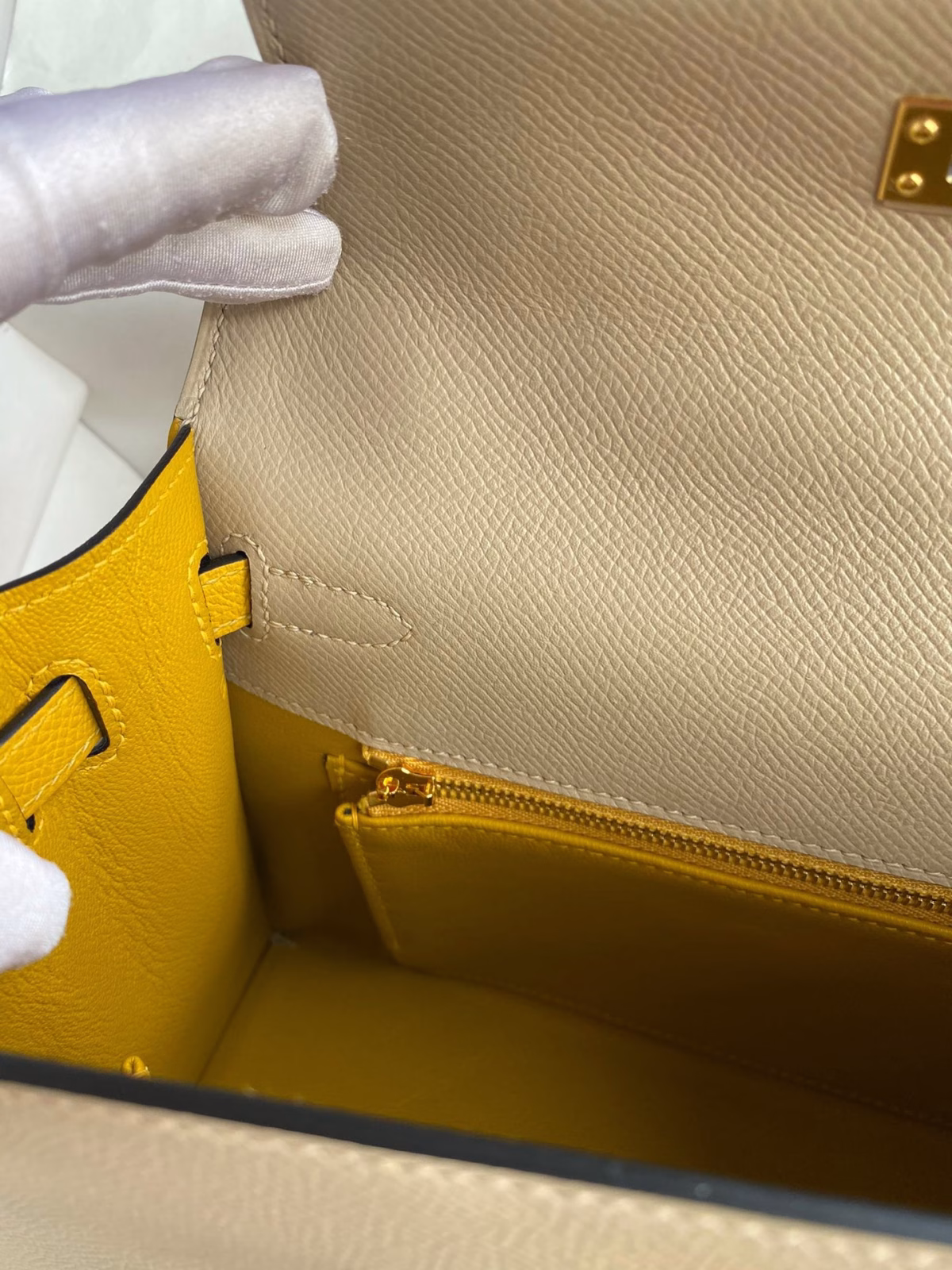 Hermes Kelly Sellier 25 Bicolor Bag in Trench and Yellow Epsom Calfskin - Image 2