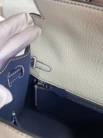 Hermes Kelly Sellier 25 Bicolor Bag in Pearl Grey and Blue Mysore Goatskin - Image 8