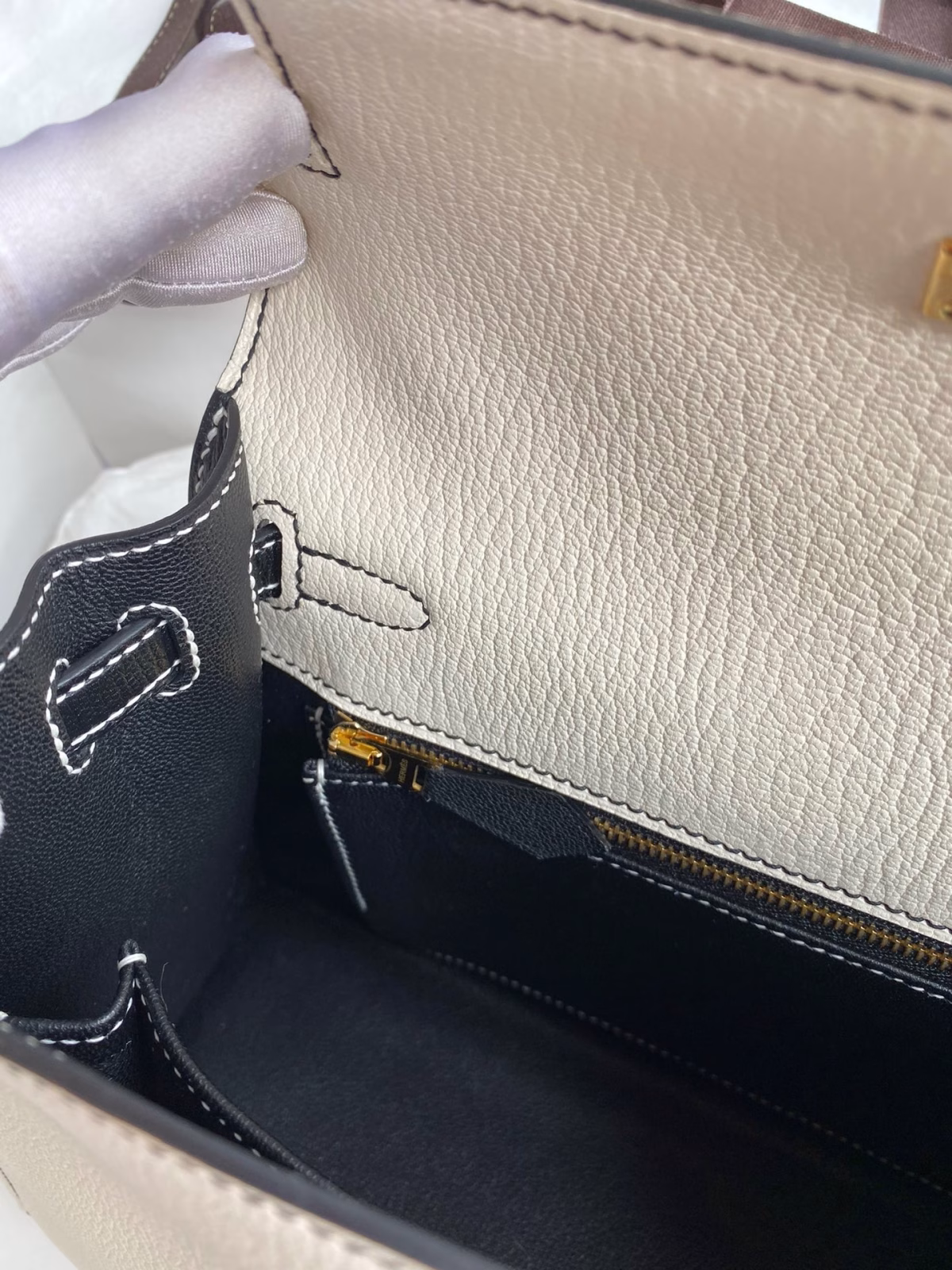 Hermes Kelly Sellier 25 Bicolor Bag in White and Black Mysore Goatskin - Image 9