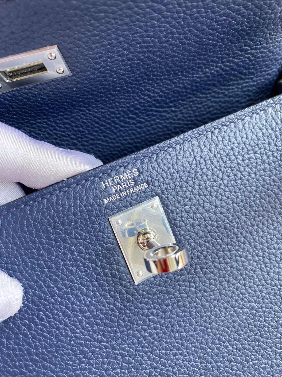 Hermes Kelly Retourne 25 Handmade Bag In Blue Saphir Clemence Leather - Image 7