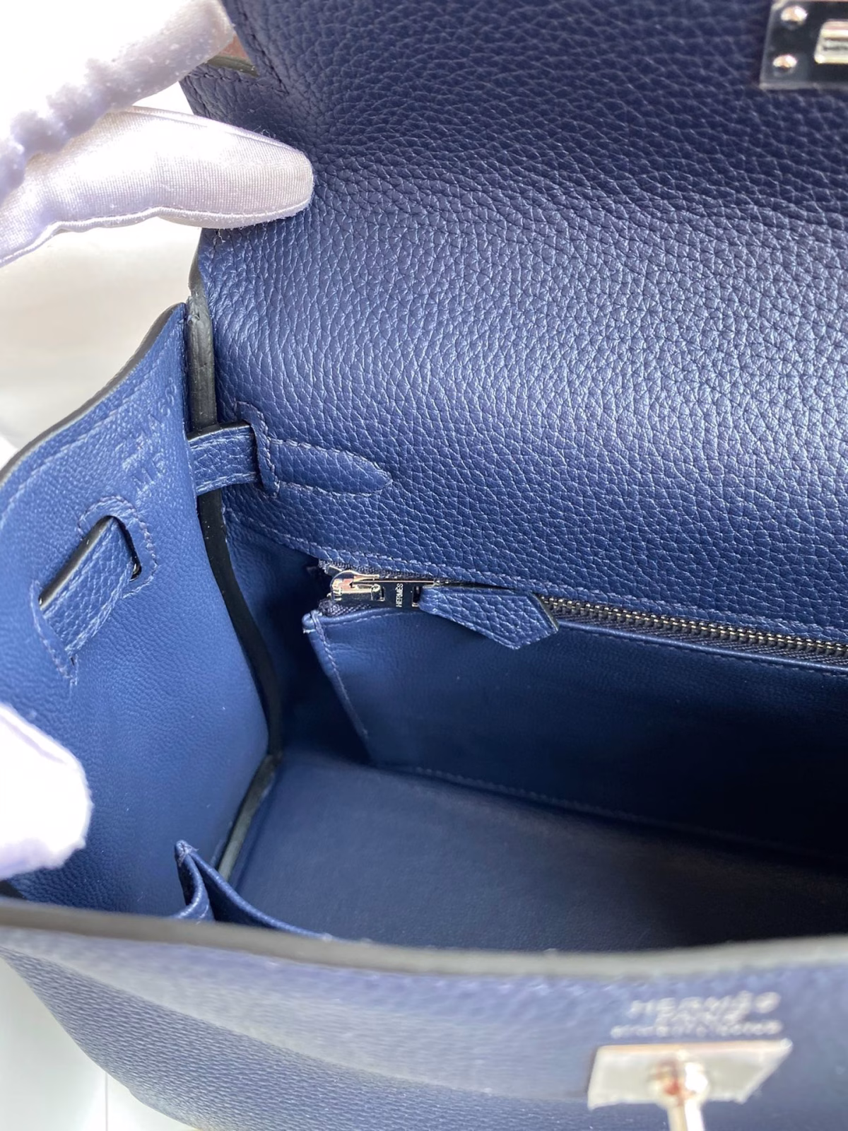 Hermes Kelly Retourne 25 Handmade Bag In Blue Saphir Clemence Leather - Image 4