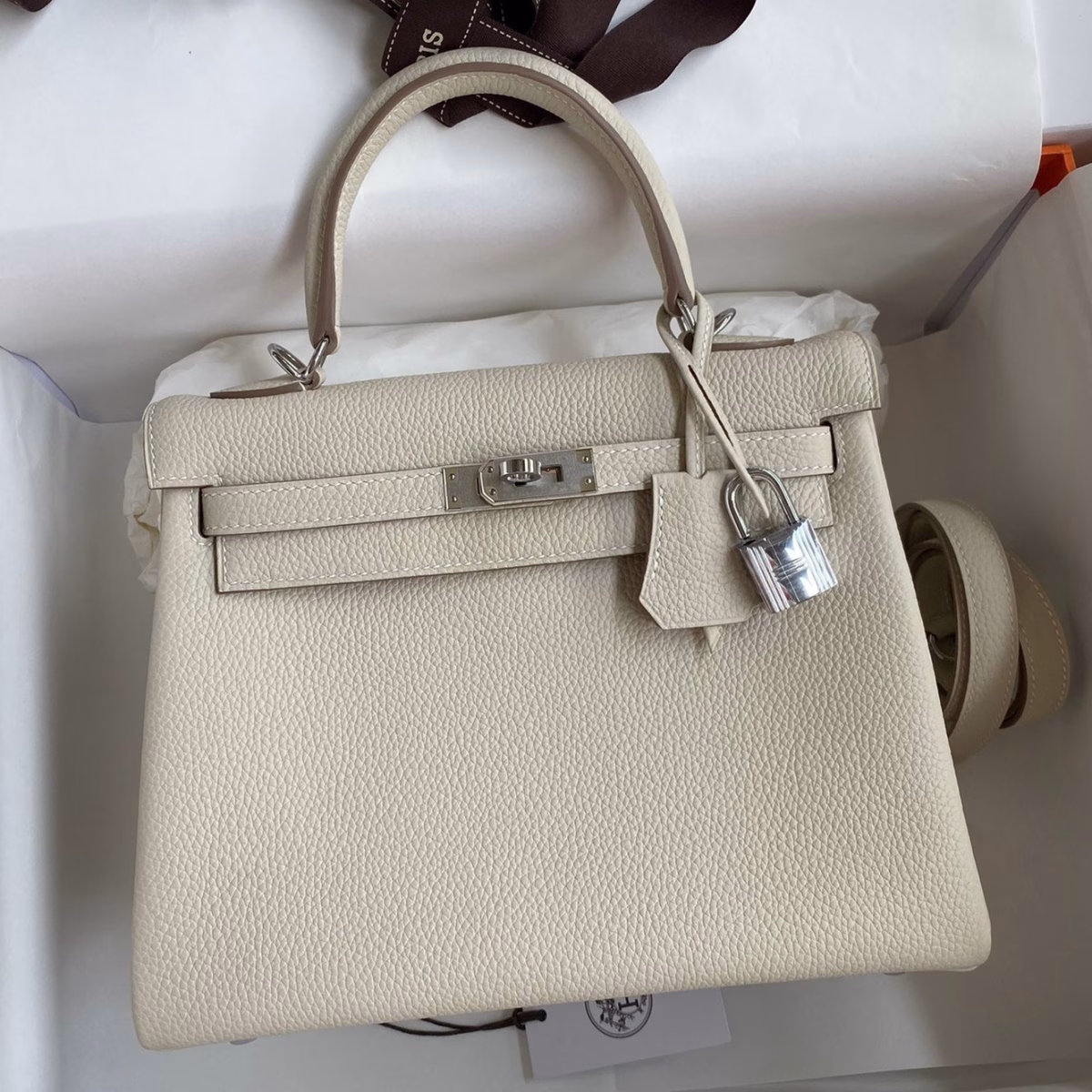 Hermes Kelly Retourne 25 Handmade Bag In Craie Clemence Leather - Image 1