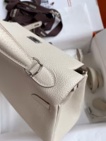 Hermes Kelly Retourne 25 Handmade Bag In Craie Clemence Leather - Image 6