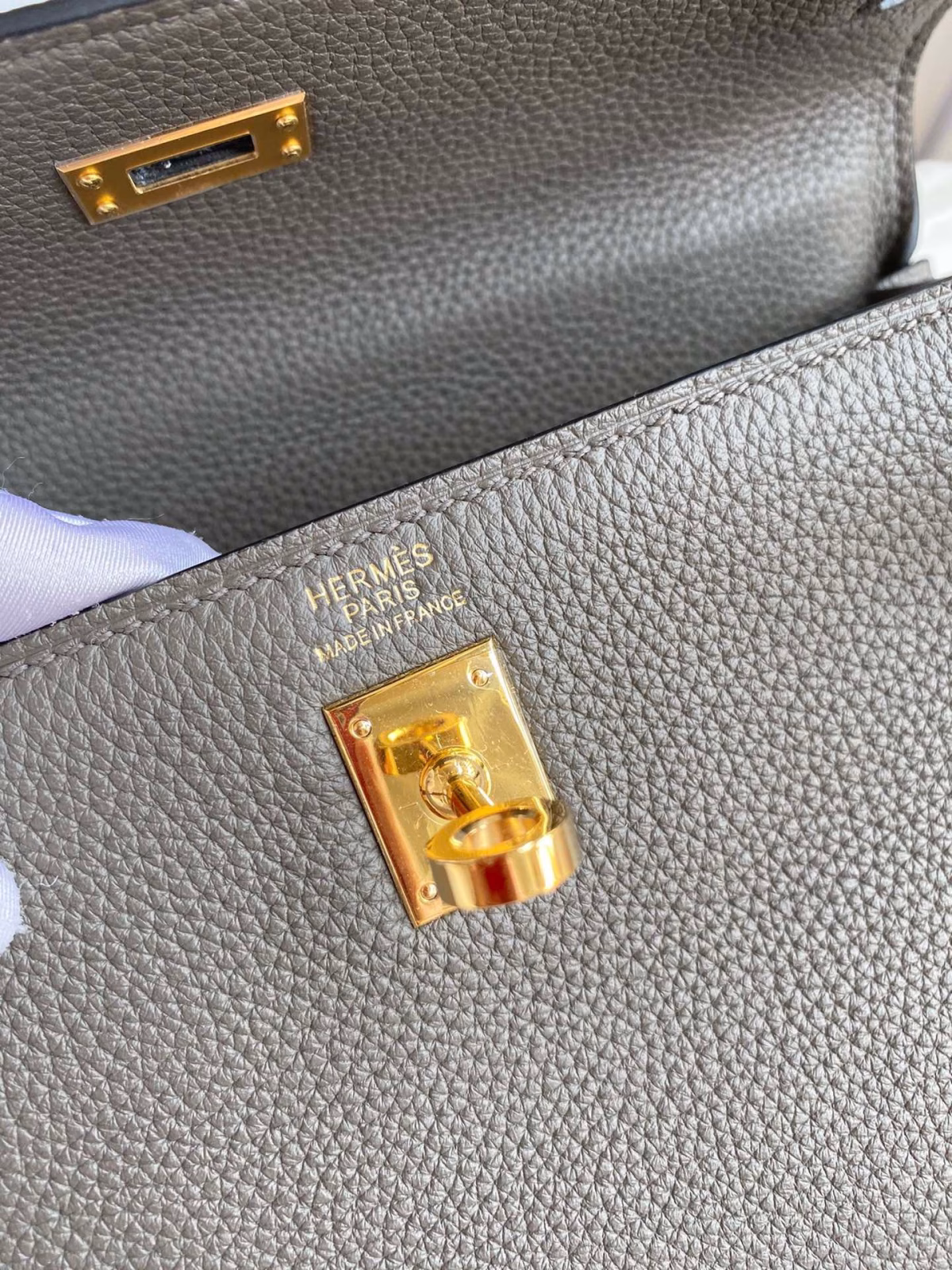 Hermes Kelly Retourne 25 Handmade Bag In Etain Clemence Leather - Image 6