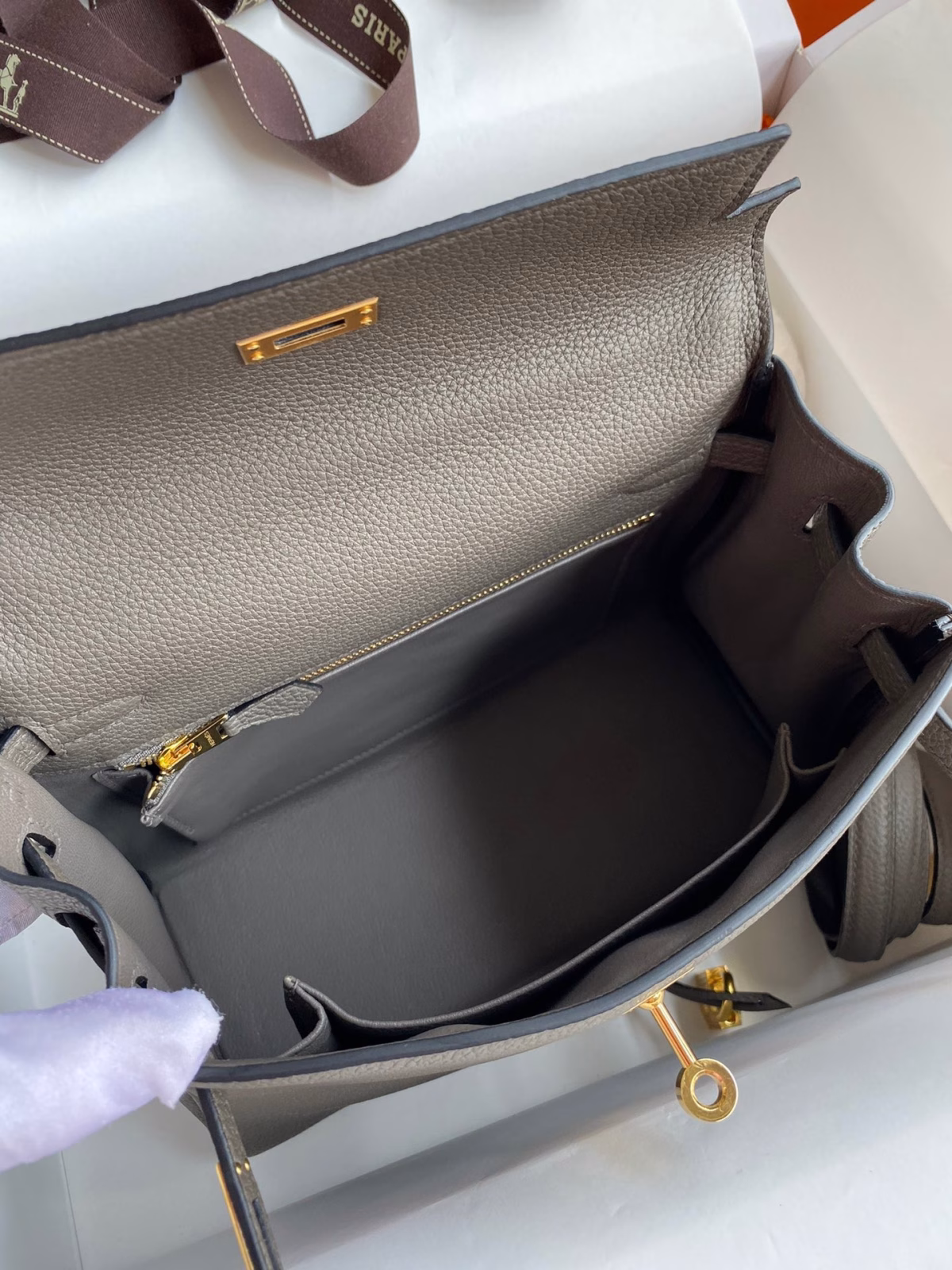 Hermes Kelly Retourne 25 Handmade Bag In Etain Clemence Leather - Image 2