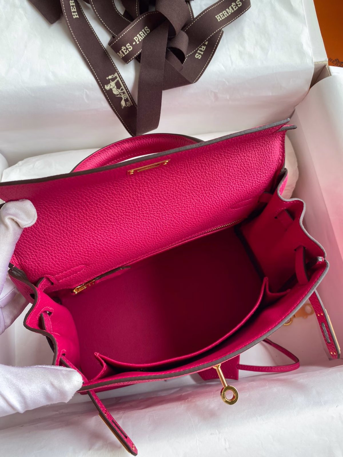Hermes Kelly Retourne 25 Handmade Bag In Framboise Clemence Leather - Image 2