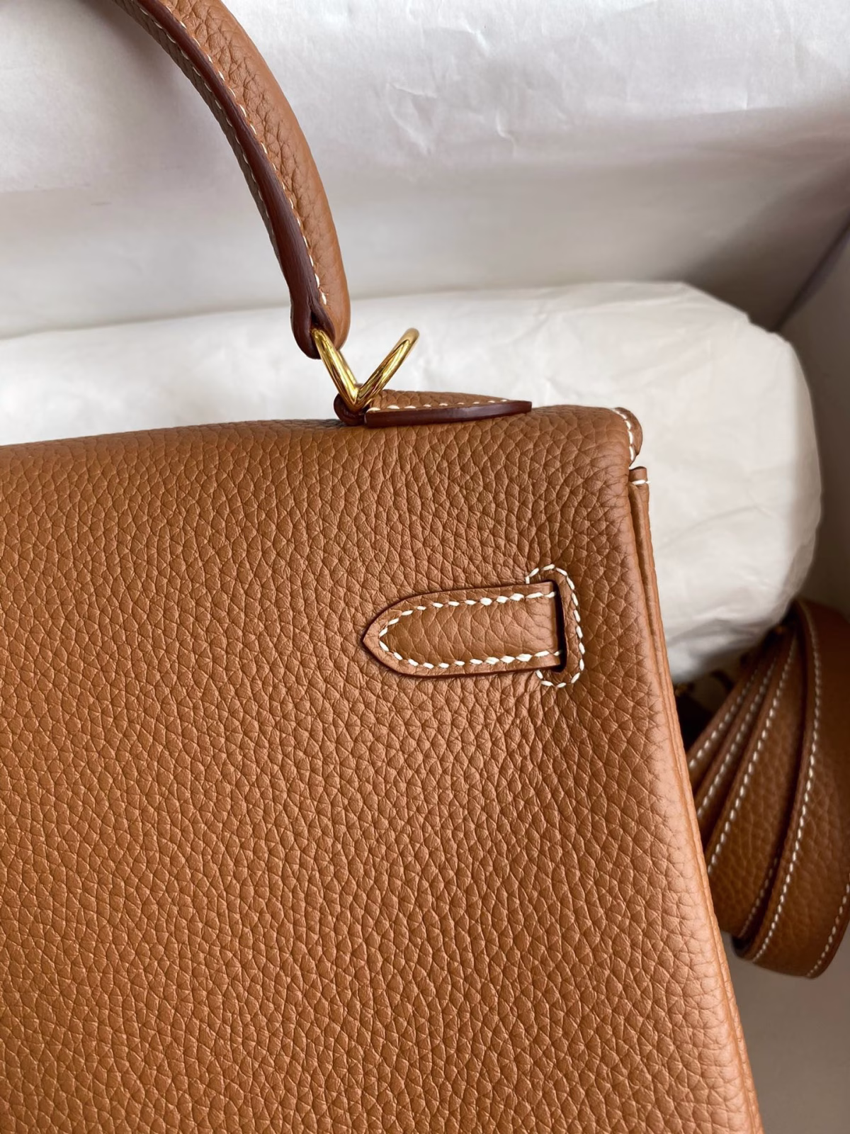 Hermes Kelly Retourne 25 Handmade Bag In Gold Clemence Leather - Image 4