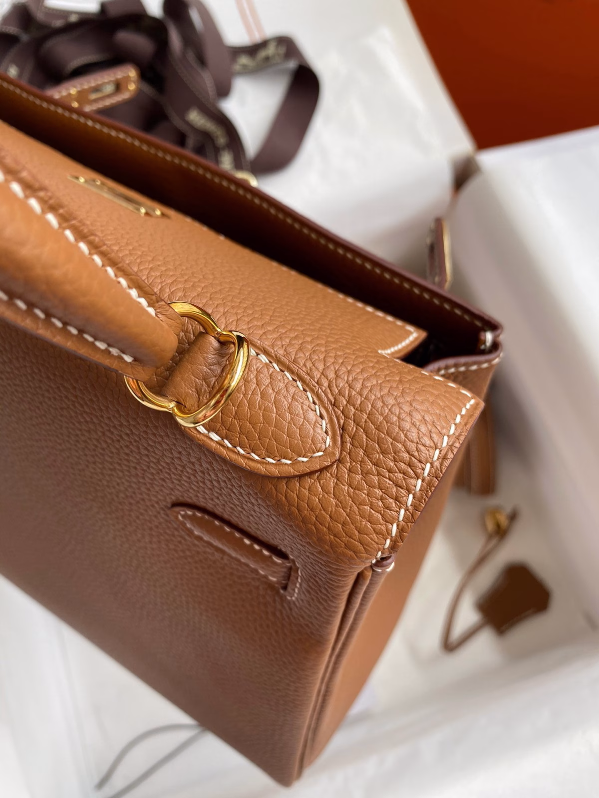 Hermes Kelly Retourne 25 Handmade Bag In Gold Clemence Leather - Image 5