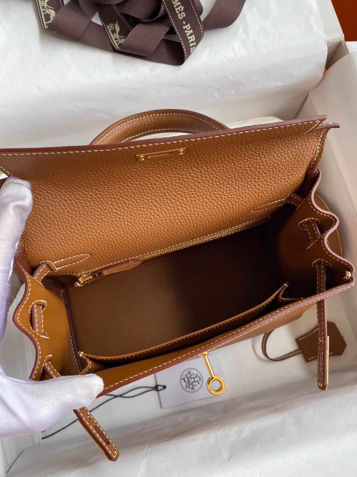 Hermes Kelly Retourne 25 Handmade Bag In Gold Clemence Leather - Image 8