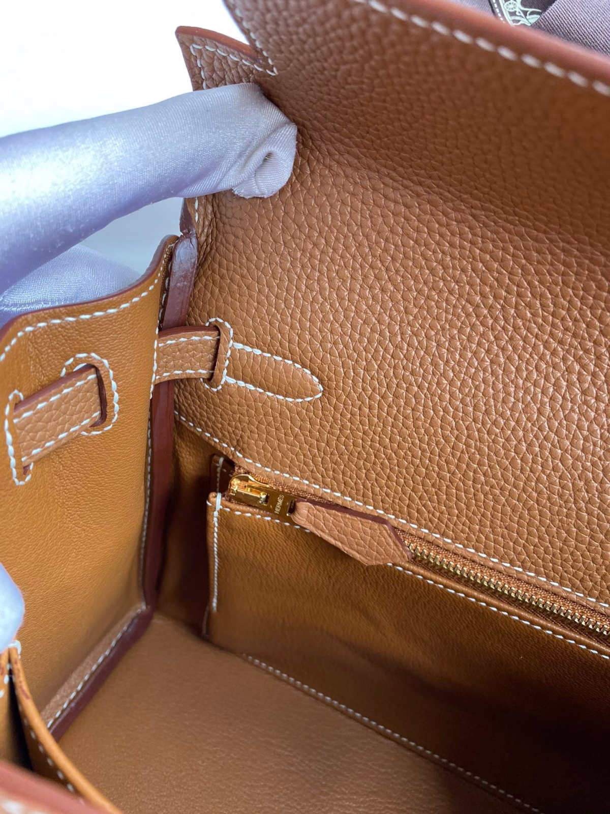 Hermes Kelly Retourne 25 Handmade Bag In Gold Clemence Leather - Image 3