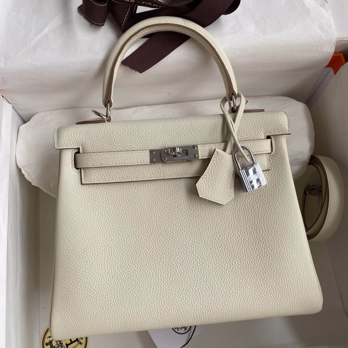 Hermes Kelly Retourne 25 Handmade Bag In Mushroom Clemence Leather - Image 1