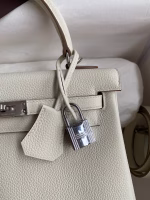 Hermes Kelly Retourne 25 Handmade Bag In Mushroom Clemence Leather - Image 3