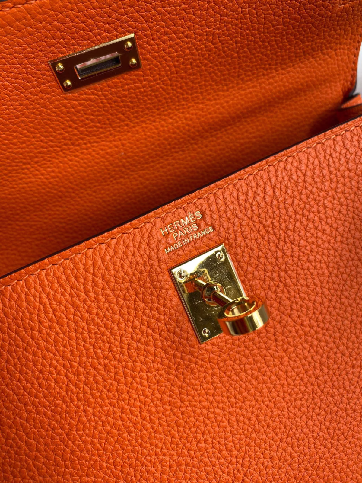 Hermes Kelly Retourne 25 Handmade Bag In Orange Clemence Leather - Image 5