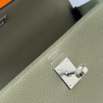 Hermes Kelly Retourne 25 Handmade Bag In Sauge Clemence Leather - Image 2