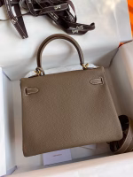 Hermes Kelly Retourne 25 Handmade Bag In Taupe Clemence Leather - Image 5