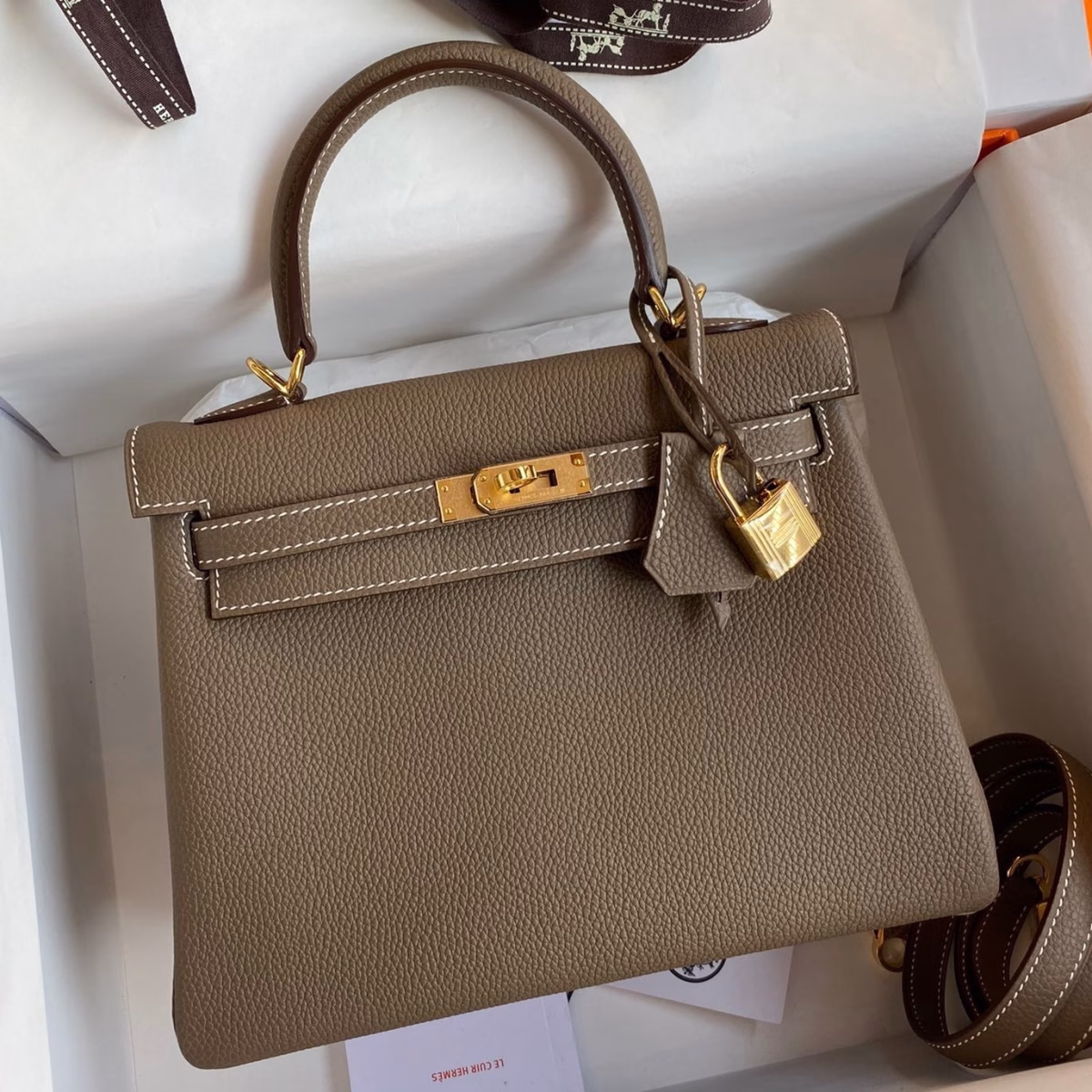 Hermes Kelly Retourne 25 Handmade Bag In Taupe Clemence Leather - Image 1